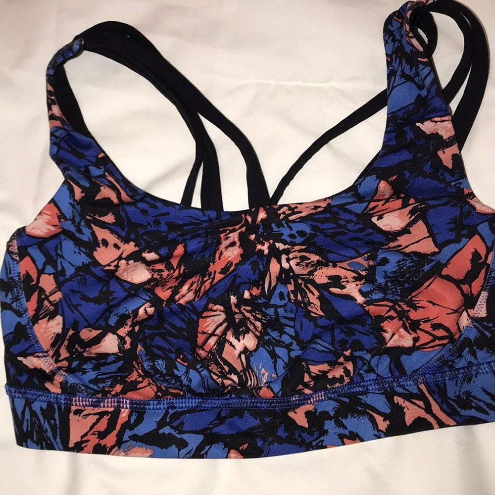 Lululemon 💪Hawaiian Print. Sports Bra Size 4